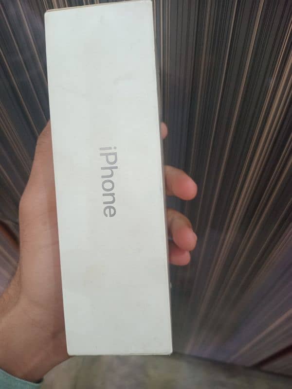 iphone 7 32 gb pta approved with original charger and box 4