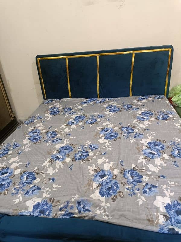 king size poshish bed for sale urgent. 1