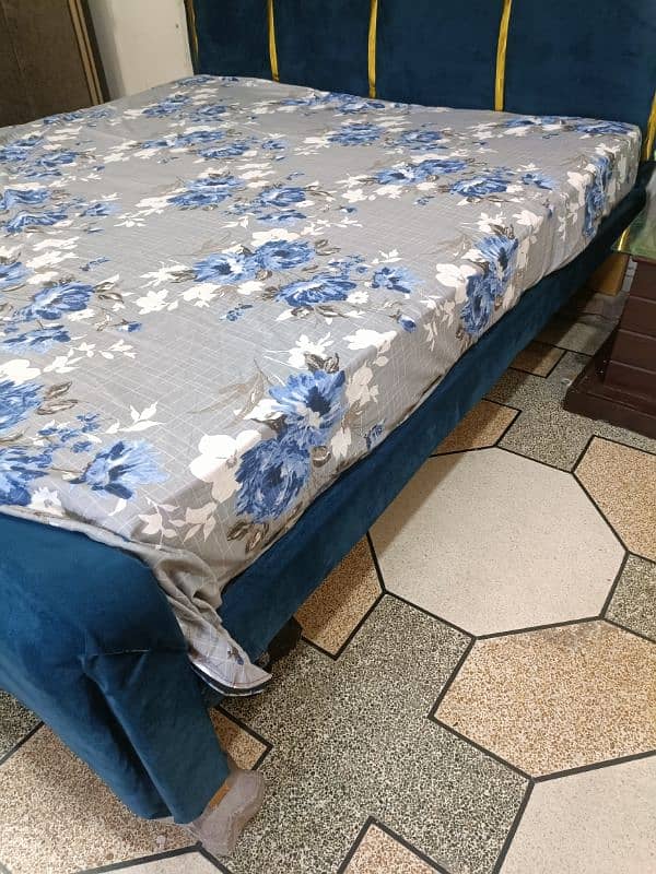 king size poshish bed for sale urgent. 2