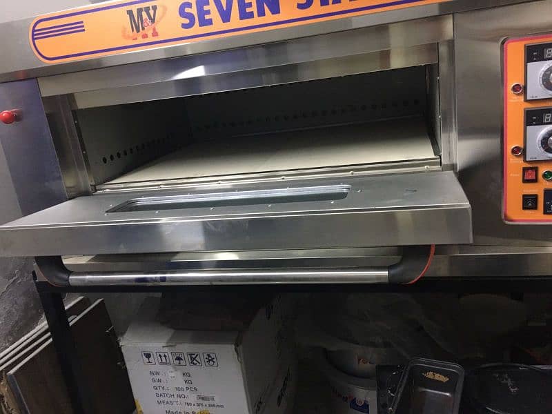 Gas oven for 12