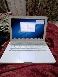 macbook 2009 6/128 ssd in very good condition