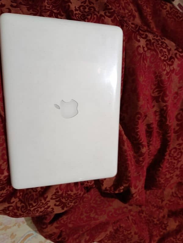 macbook 2009 6/128 ssd in very good condition 2