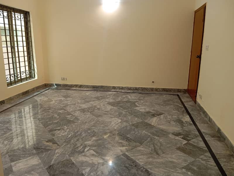 10 Marla Beautiful Full House Available for Rent in Hot Location in EE Block Phase 4 DHA Lahore 22