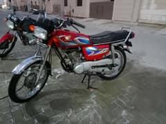 Honda 125 red color mint condition