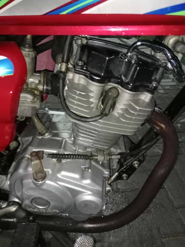 Honda 125 red color mint condition 1