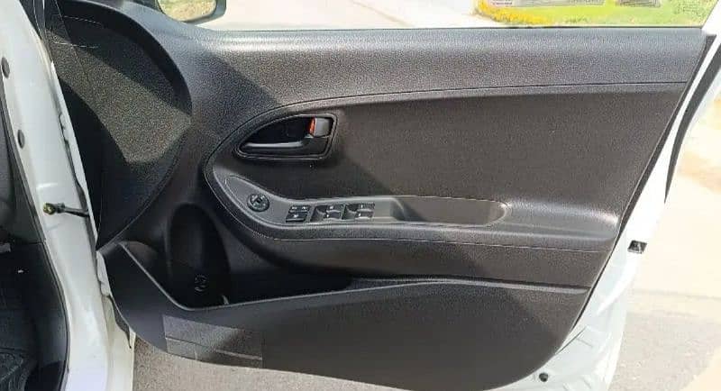 KIA Picanto 2022 show room condition 11