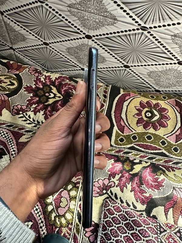 single Handed used condition 10/8 Back glass scratch 3