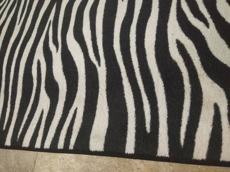 carpets black and white very good condition 1