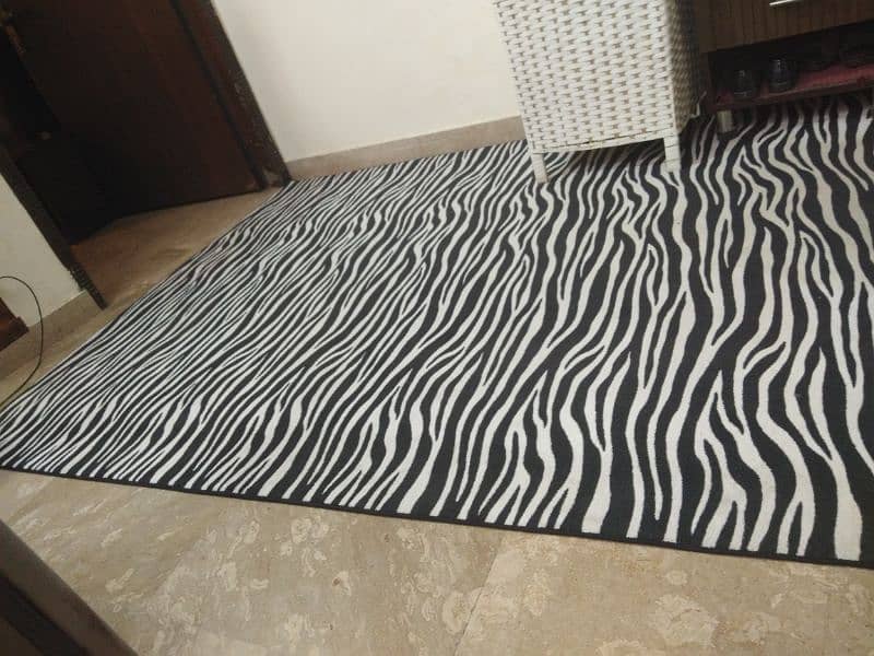 carpets black and white very good condition 2