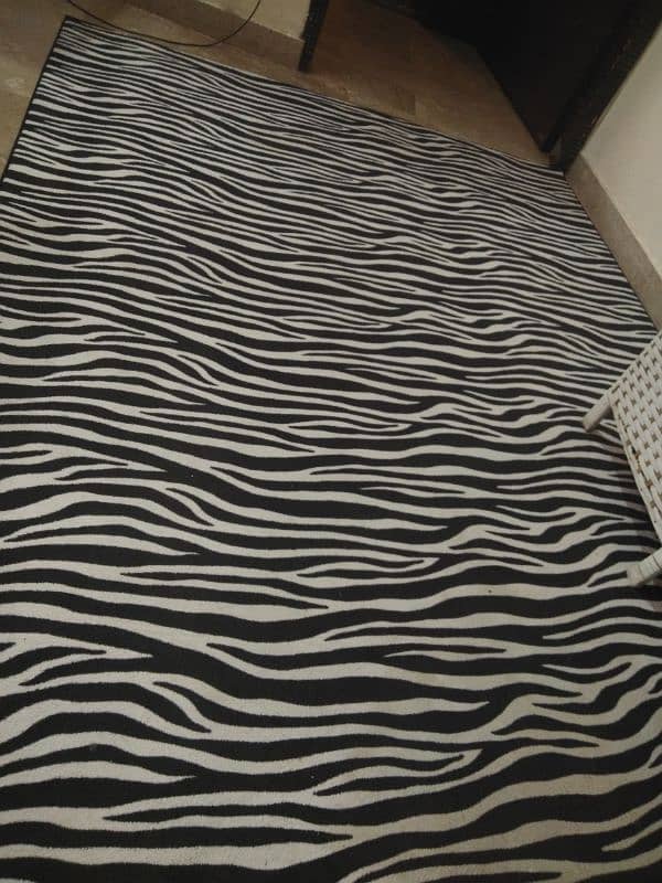 carpets black and white very good condition 4