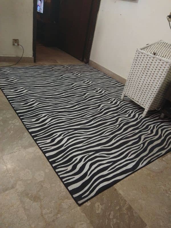 carpets black and white very good condition 5