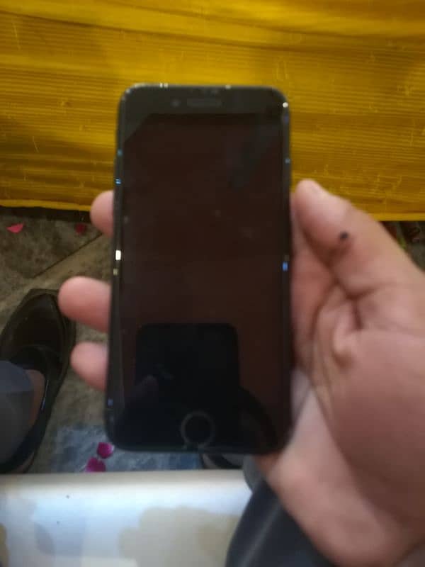 I phone non pat black colour ma 1