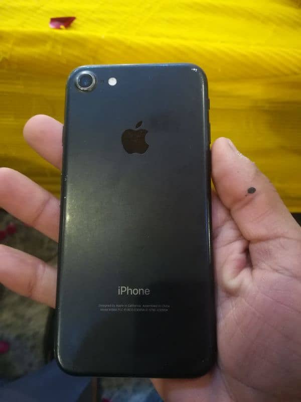 I phone non pat black colour ma 4