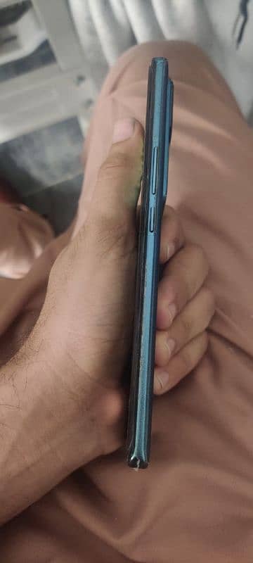 VIVO V30 is good condition Dual sim PTA approved 3