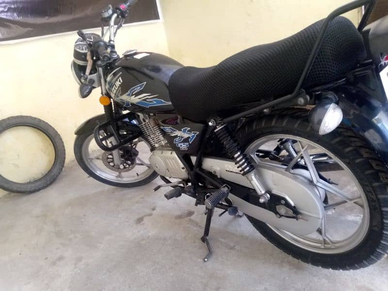 Suzuki gs 150 for sale 10/10 condition 2