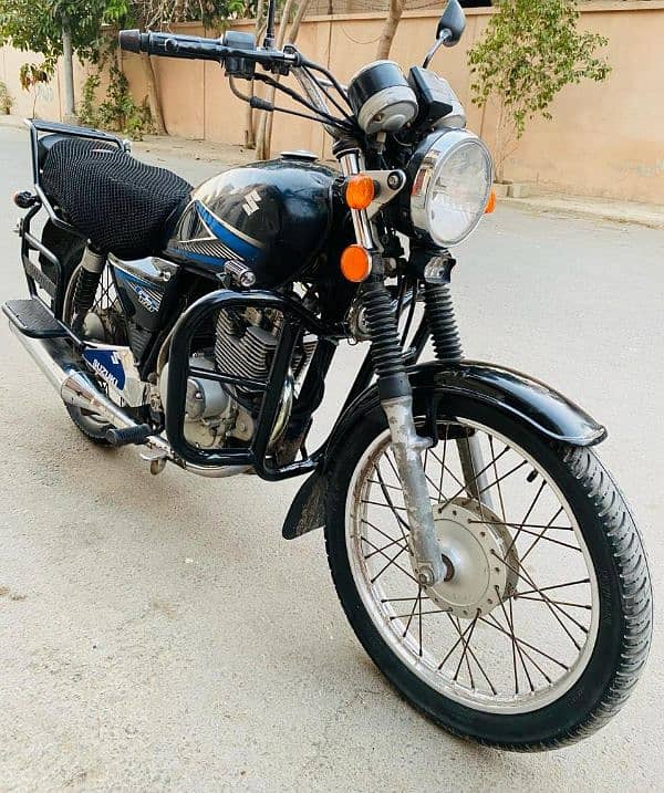 Suzuki GS 150 2015 model for sale good WhatsApp number 03257452941 0