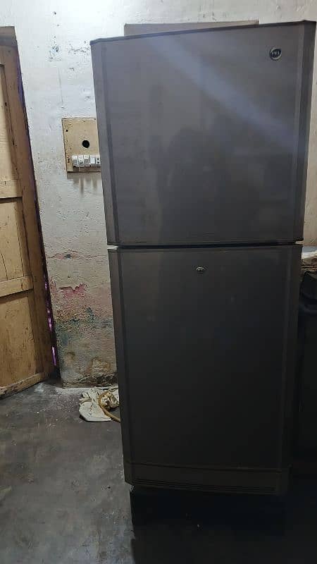 PEL REGULAR SIZE FRIDGE. . . . . Super Asia drawer machine 0