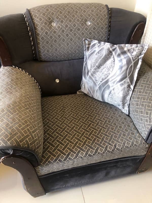 Five Seater Sofa Set in Very Good Condition with Cushions-Urgent Sale. 4