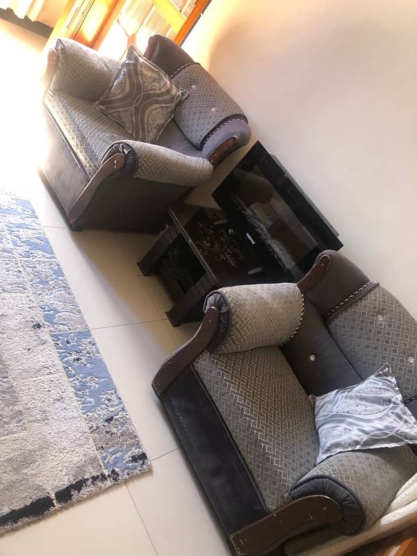 Five Seater Sofa Set in Very Good Condition with Cushions-Urgent Sale. 5