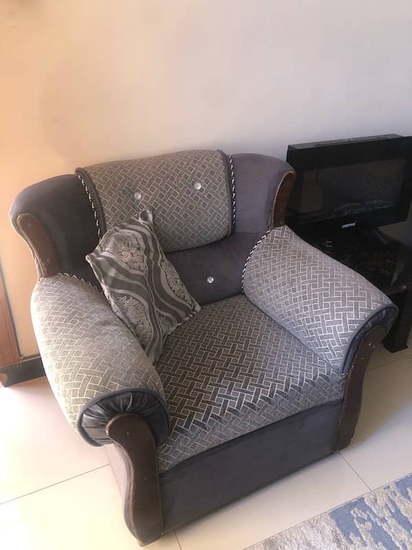 Five Seater Sofa Set in Very Good Condition with Cushions-Urgent Sale. 6