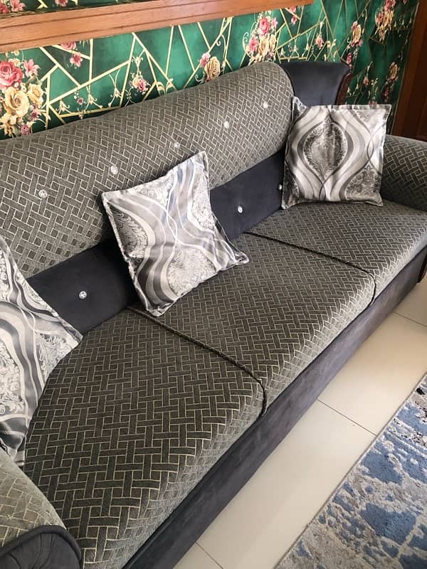 Five Seater Sofa Set in Very Good Condition with Cushions-Urgent Sale. 7