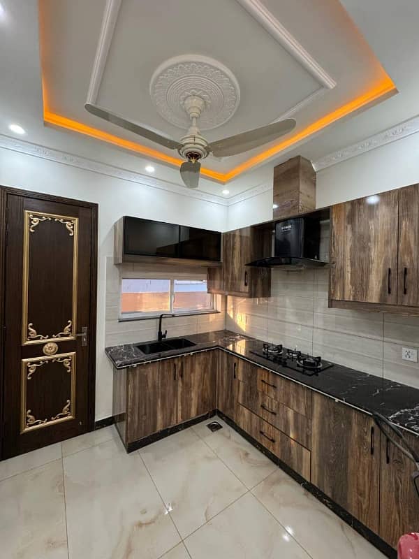 DHA Lahore Phase 9Town 5-Marla 3-Bedrrom 2-Kitchens House double Story For Rent at Prime Location Near Market Near Petrol Pump Near Askari-11 Near Dolmen Mall Near Phase 6 DHA LAHORE 14