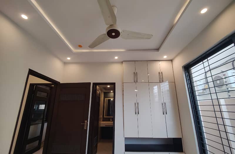 DHA Lahore Phase 9Town 5-Marla 3-Bedrrom 2-Kitchens House double Story For Rent at Prime Location Near Market Near Petrol Pump Near Askari-11 Near Dolmen Mall Near Phase 6 DHA LAHORE 32