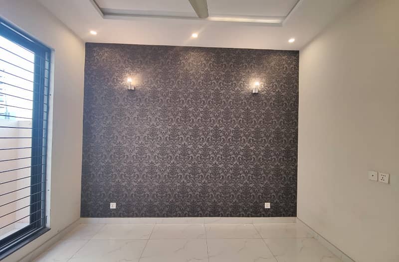 DHA Lahore Phase 9Town 5-Marla 3-Bedrrom 2-Kitchens House double Story For Rent at Prime Location Near Market Near Petrol Pump Near Askari-11 Near Dolmen Mall Near Phase 6 DHA LAHORE 35