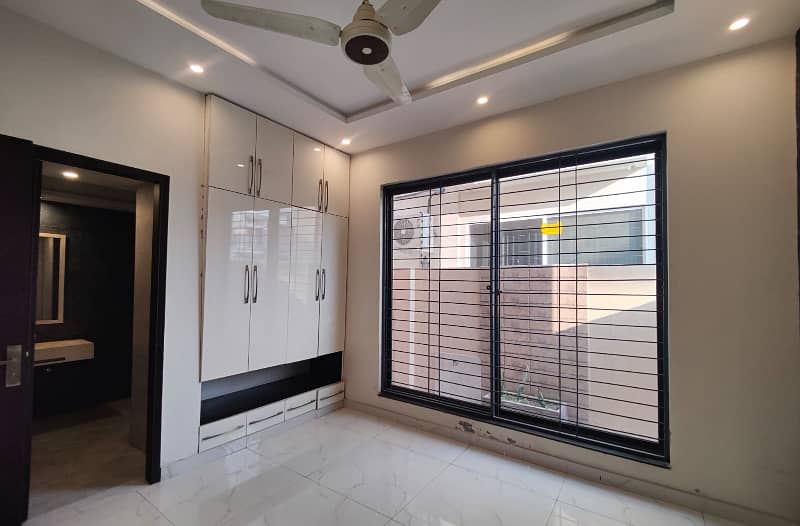 DHA Lahore Phase 9Town 5-Marla 3-Bedrrom 2-Kitchens House double Story For Rent at Prime Location Near Market Near Petrol Pump Near Askari-11 Near Dolmen Mall Near Phase 6 DHA LAHORE 36