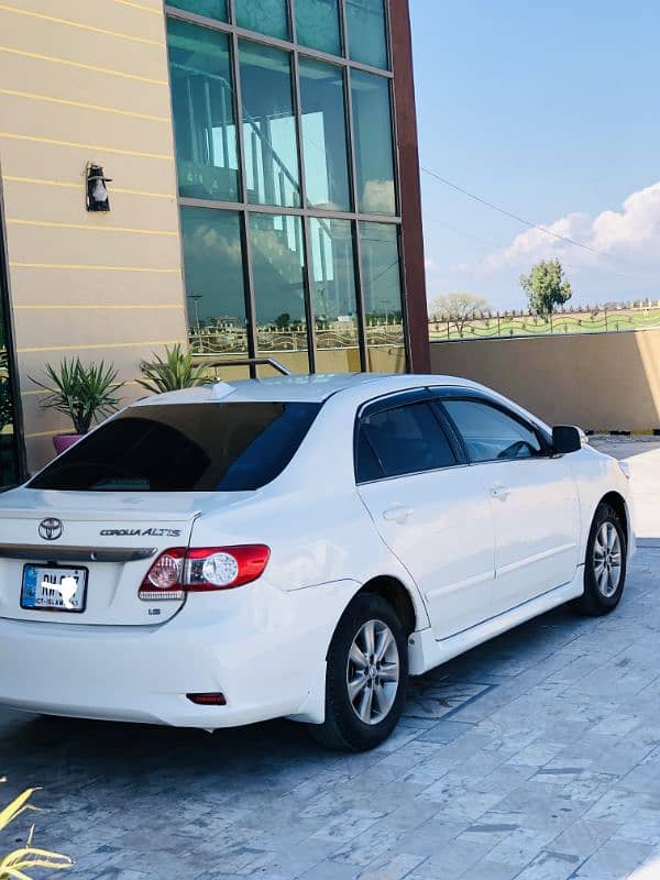 Toyota Corolla Altis 2011 3