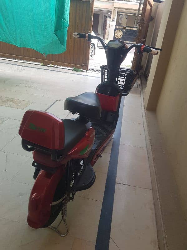 electric scooty great condition 1