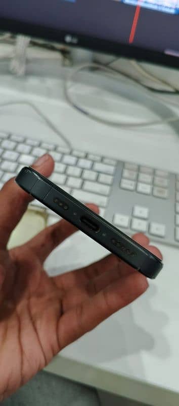 IPHONE 15 PRO - Black 1