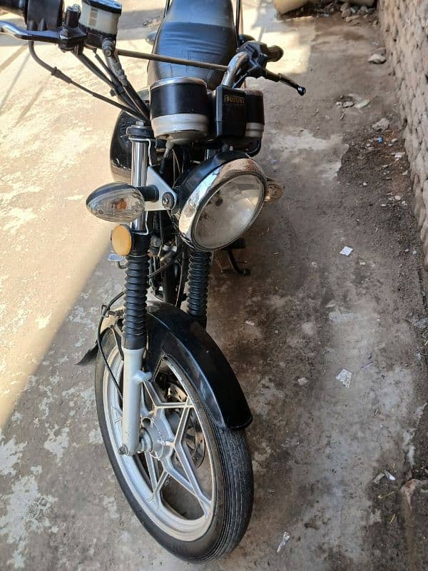 suzuki gs 150 all punjab number laga ha 1