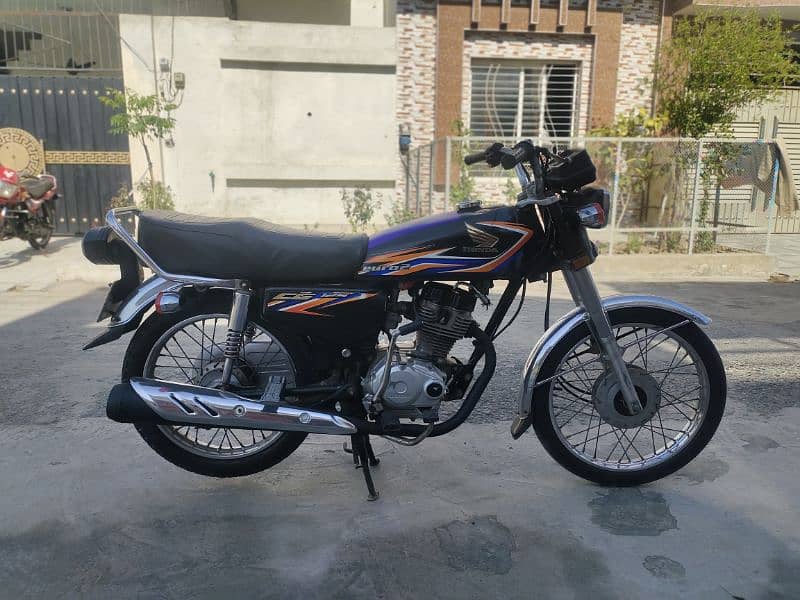 Honda 125 CG bike 4