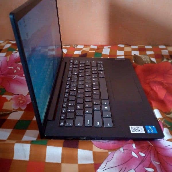 Lenovo 12th Gen core i5- 8GB RAM - 256 GB SSD 3