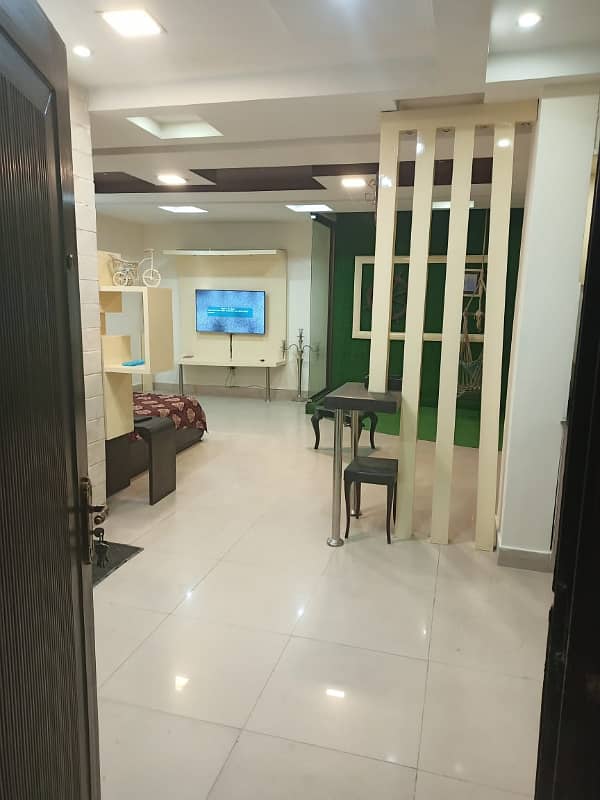 1BED STUDIO FURNISHED APORTMENT IS AVAILABLE FOR SALE IN SECTOR B BAHRIA TOWN LAHORE 5