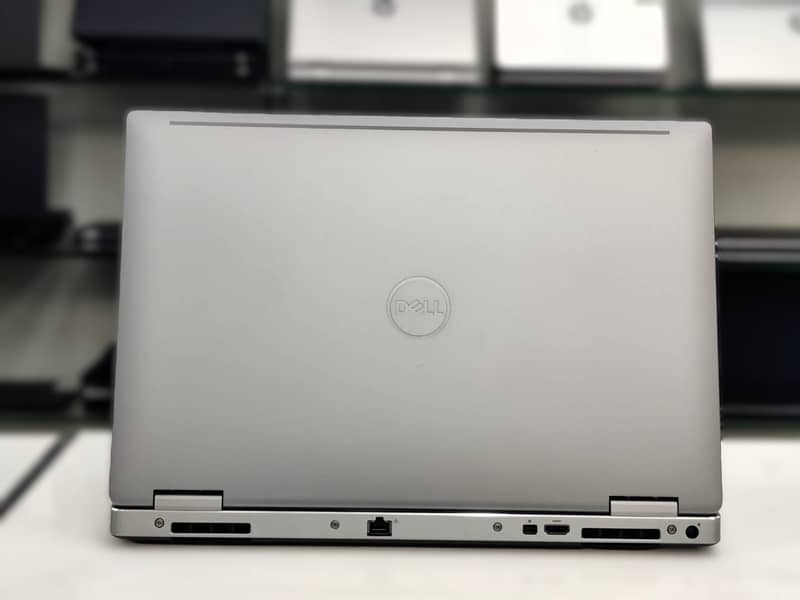 Dell Precision 7540 Xeon E-2286M 16 GB RAM, and 512 GB SSD 1