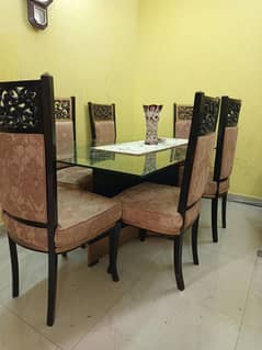 Beautiful Dining Table with 6 chairs