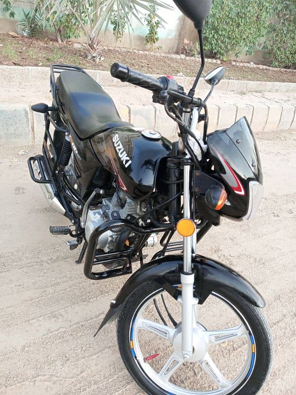 Suzuki gd 110 model 2023 one hand used bike urgent sale 2