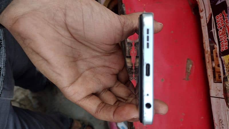 infinix hot 30 play  ram 4+4 extend 64 rom condition 10/10 4