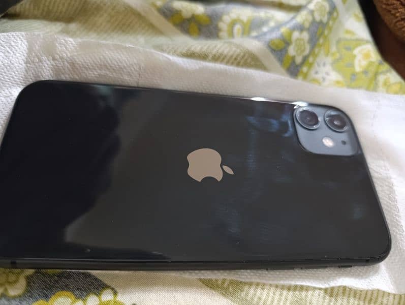 Iphone 11 Black 64 GB 10/10 Forsale 1