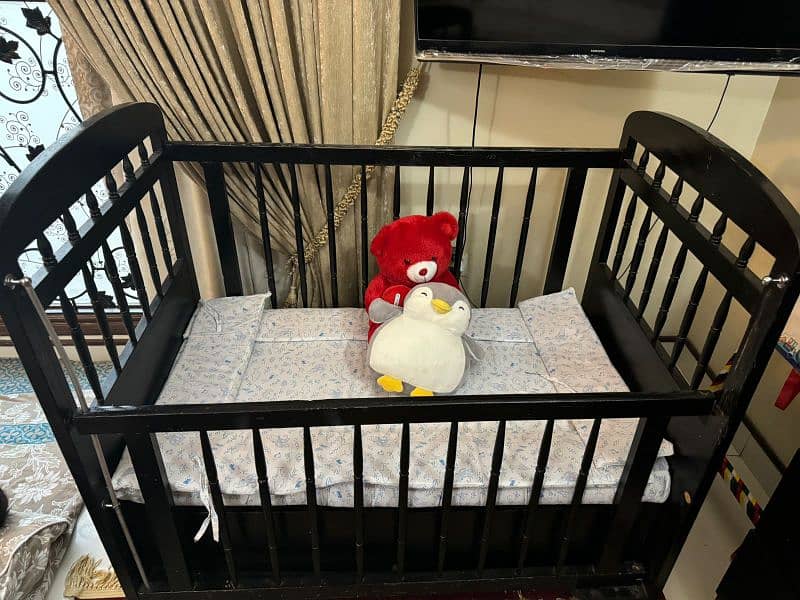 BABY COT AVAILABLE FOR SALE ALMOST  FOR 5 YEARS 3