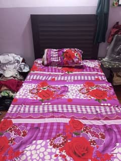 single bed with mattress achi condition me hai