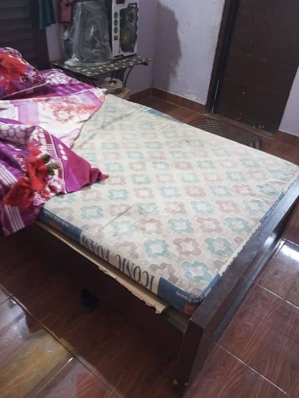 single bed with mattress achi condition me hai 4