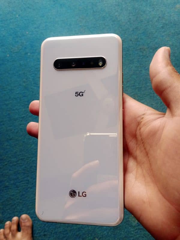 LG V60 THINQ 5G. 8/128 GB 4