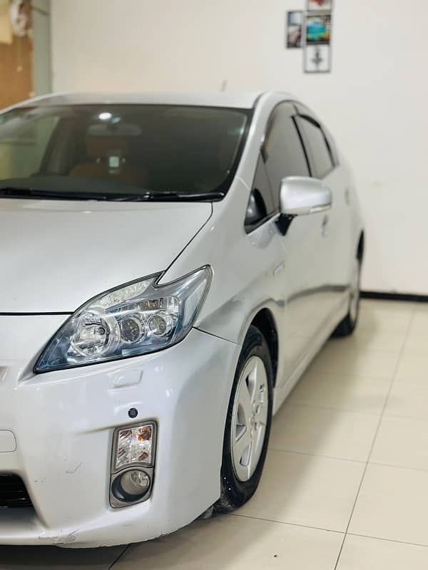 Toyota Prius 2011 S Led 1.8 1