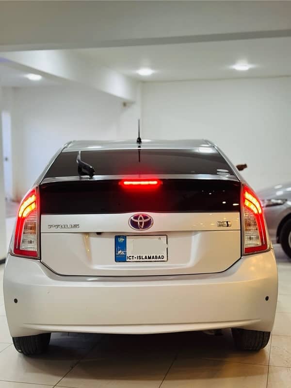 Toyota Prius 2011 S Led 1.8 2