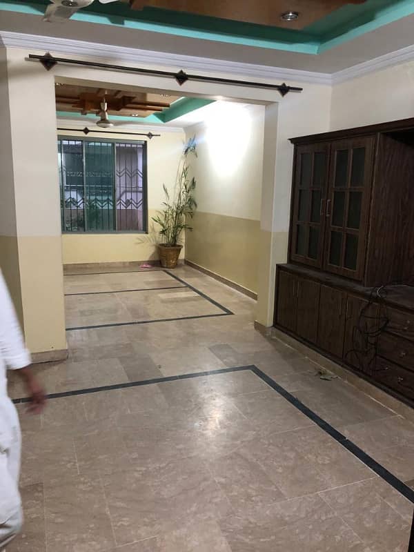 Portion for rent location Mumtaz Colony 2bed tv lounge drawing room 3bath kichan teras pani bijli gas sab available 5