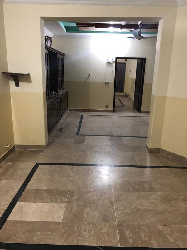 Portion for rent location Mumtaz Colony 2bed tv lounge drawing room 3bath kichan teras pani bijli gas sab available 6