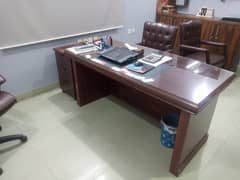 Used Office Table with side reck